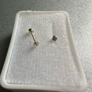 10k gold stud earrings